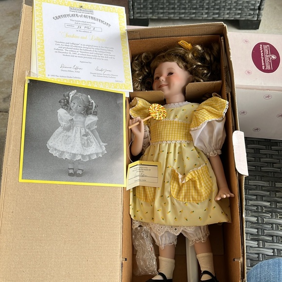The Ashton drake galleries “sunshine and lollipops” doll - Picture 3 of 5